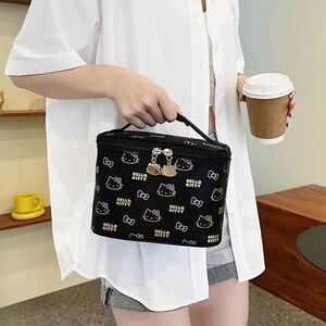 NEW IN PACKAGE SANRIO  Portable Hello Kitty Makeup Storage Box